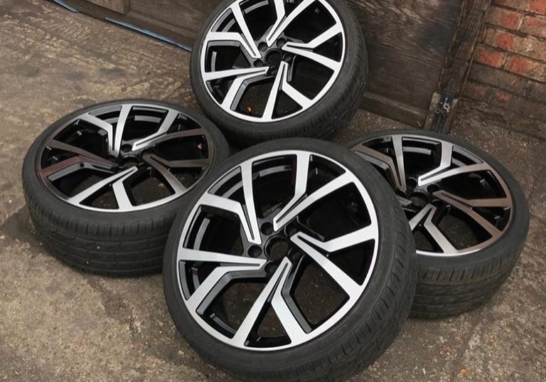 full set of tyres with alloys